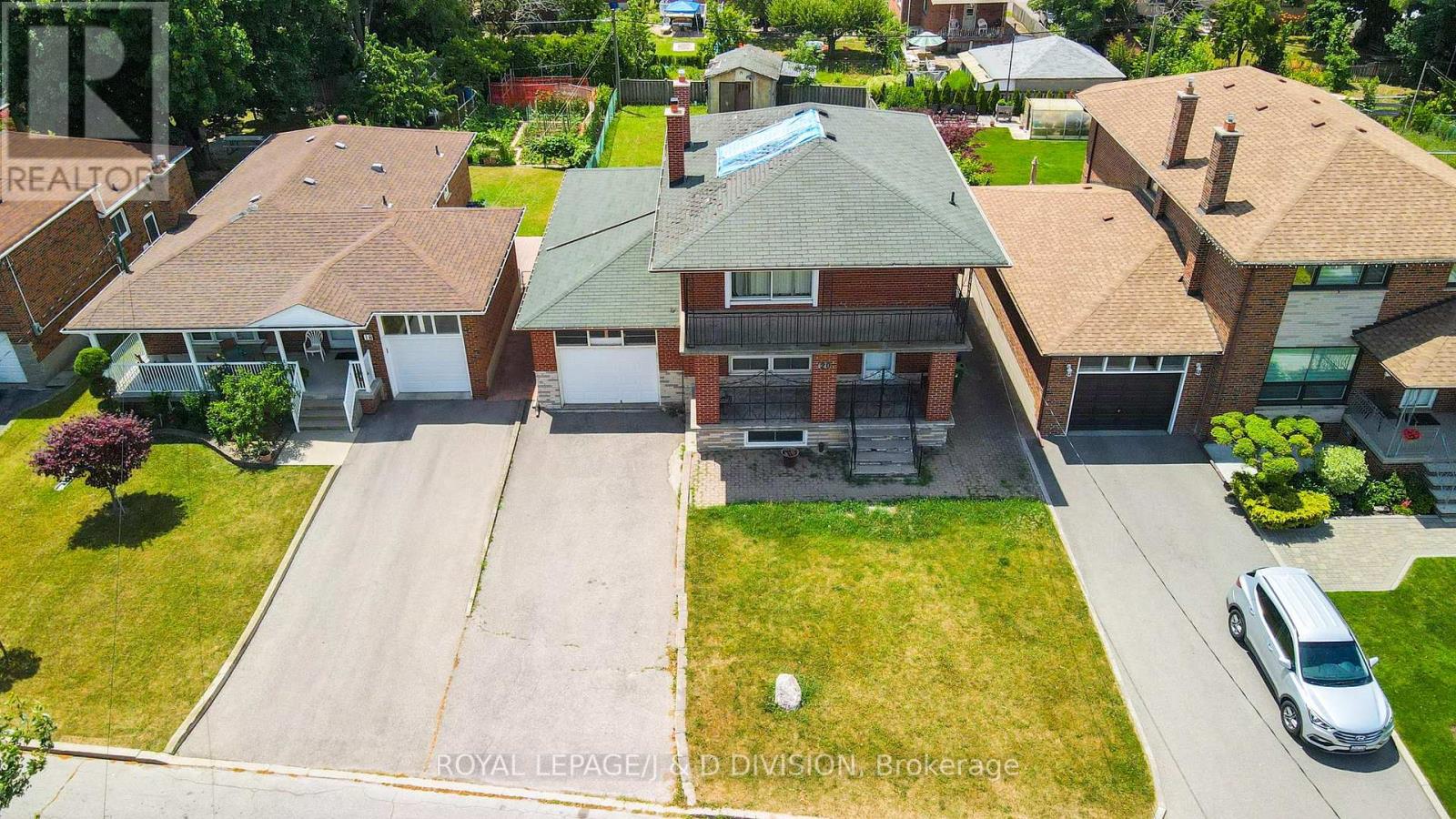 20 Macleod Street, Toronto (Maple Leaf), Ontario  M6L 2M6 - Photo 4 - W12392177