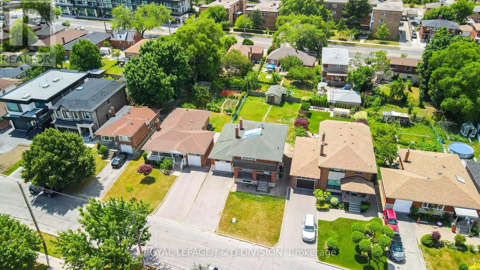 20 Macleod Street, Toronto (Maple Leaf), Ontario  M6L 2M6 - Photo 8 - W12392177