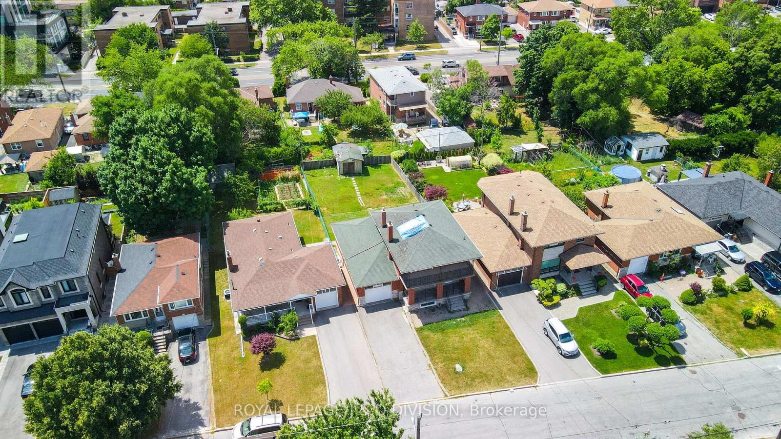 20 Macleod Street, Toronto (Maple Leaf), Ontario  M6L 2M6 - Photo 9 - W12392177