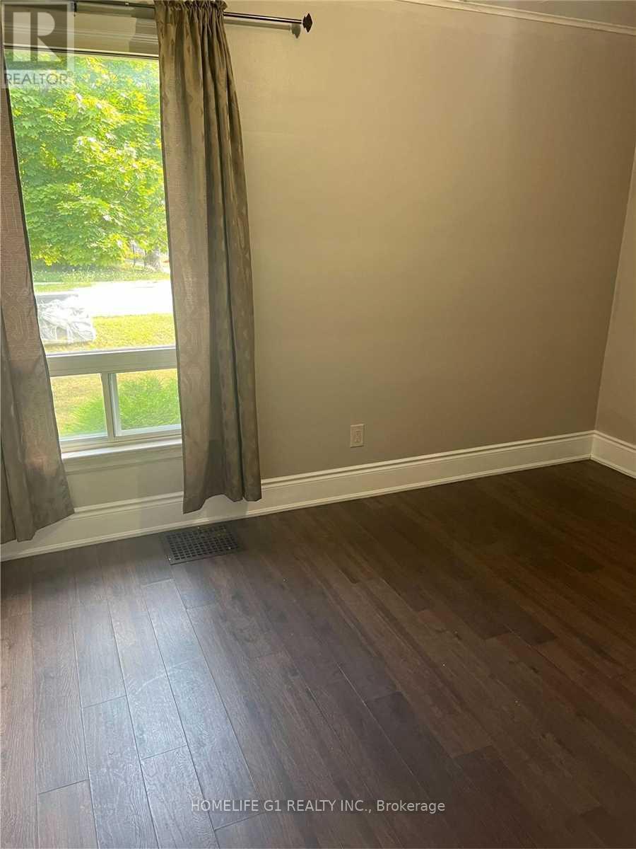 1098 Kent Avenue, Oakville, Ontario  L6H 1Z8 - Photo 9 - W12392184