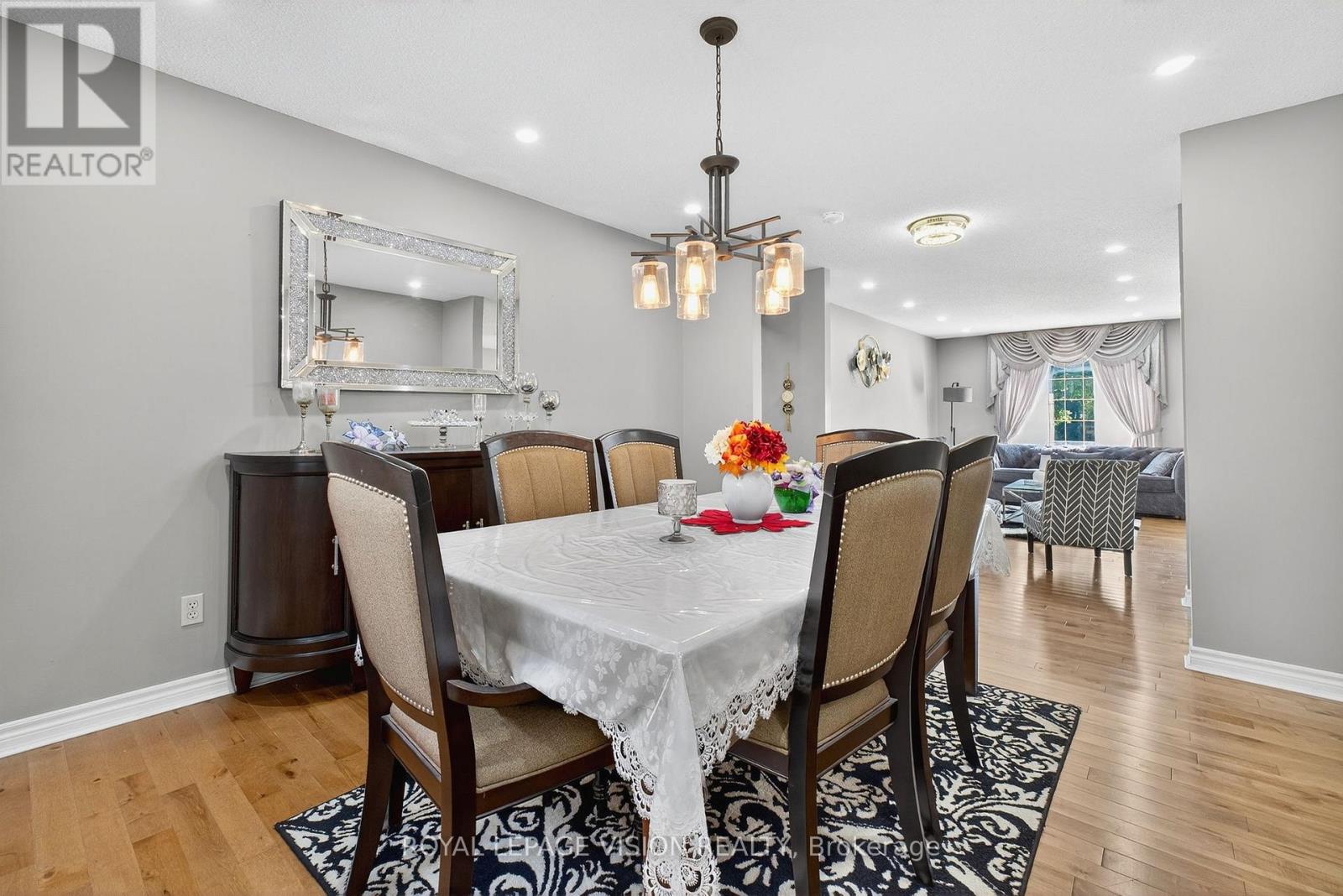 7 Montgomery Square, Brampton (Heart Lake East), Ontario  L6Z 3H3 - Photo 11 - W12392198