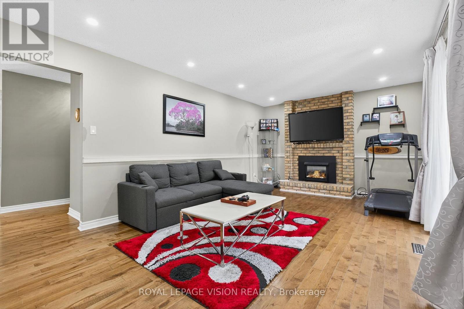 7 Montgomery Square, Brampton (Heart Lake East), Ontario  L6Z 3H3 - Photo 17 - W12392198