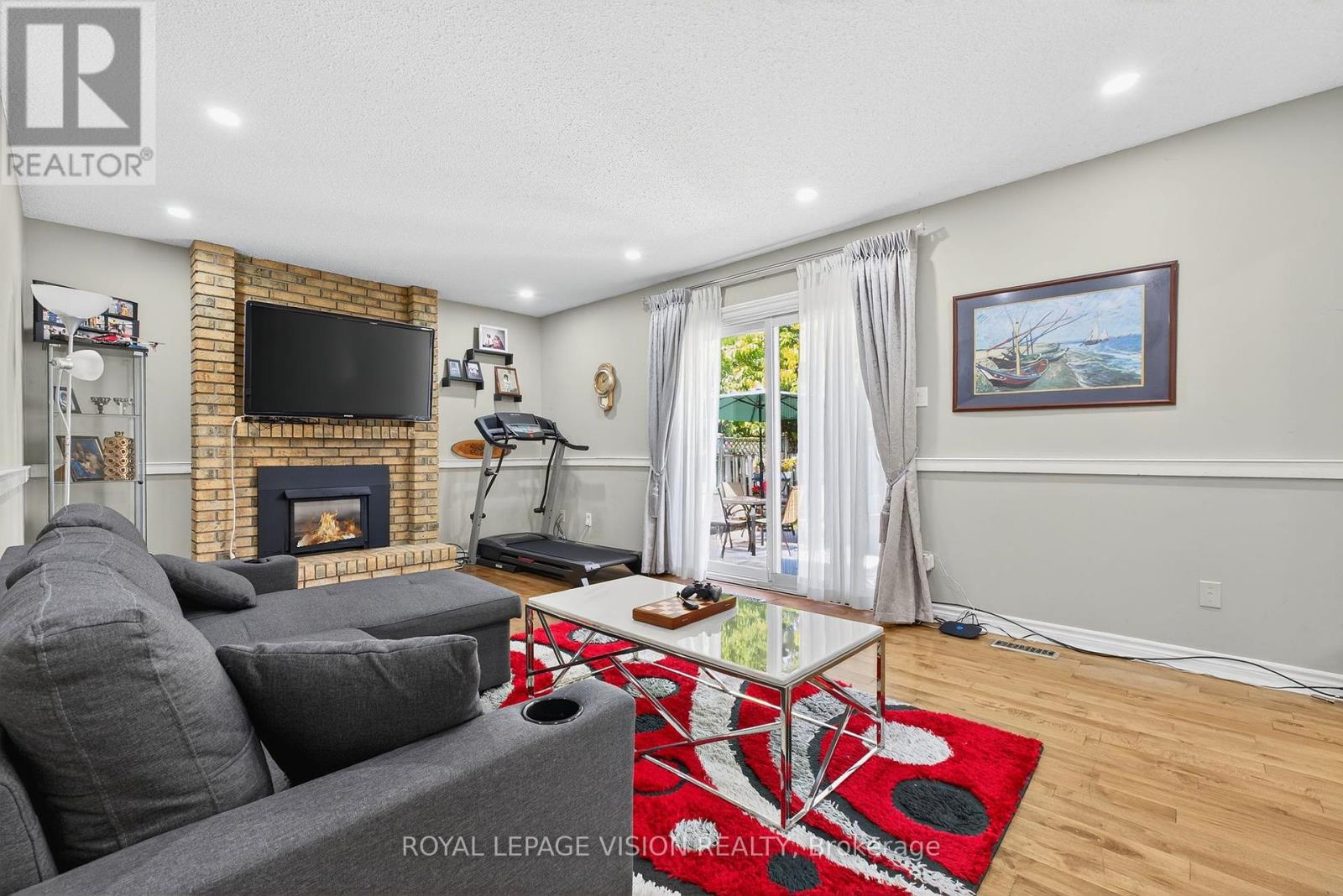7 Montgomery Square, Brampton (Heart Lake East), Ontario  L6Z 3H3 - Photo 18 - W12392198