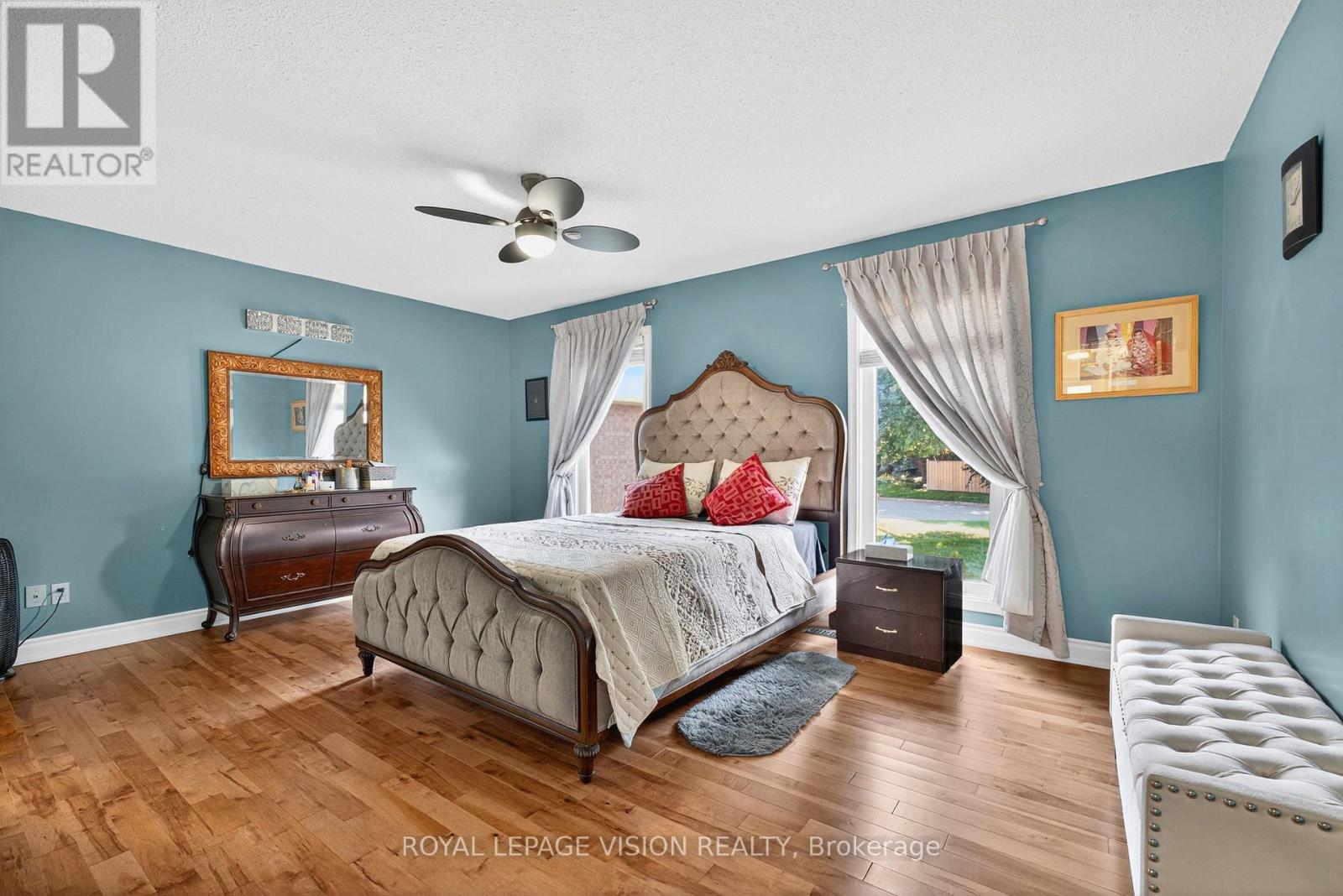 7 Montgomery Square, Brampton (Heart Lake East), Ontario  L6Z 3H3 - Photo 19 - W12392198