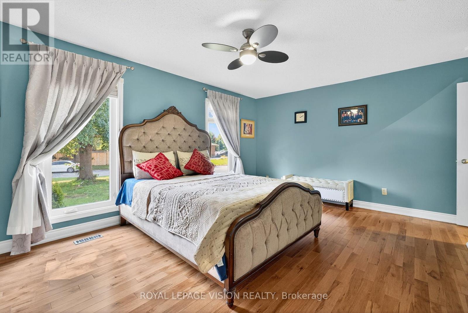 7 Montgomery Square, Brampton (Heart Lake East), Ontario  L6Z 3H3 - Photo 20 - W12392198