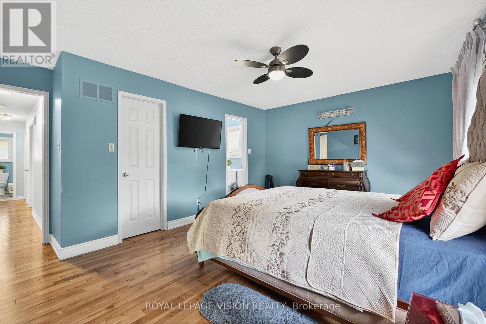 7 Montgomery Square, Brampton (Heart Lake East), Ontario  L6Z 3H3 - Photo 21 - W12392198