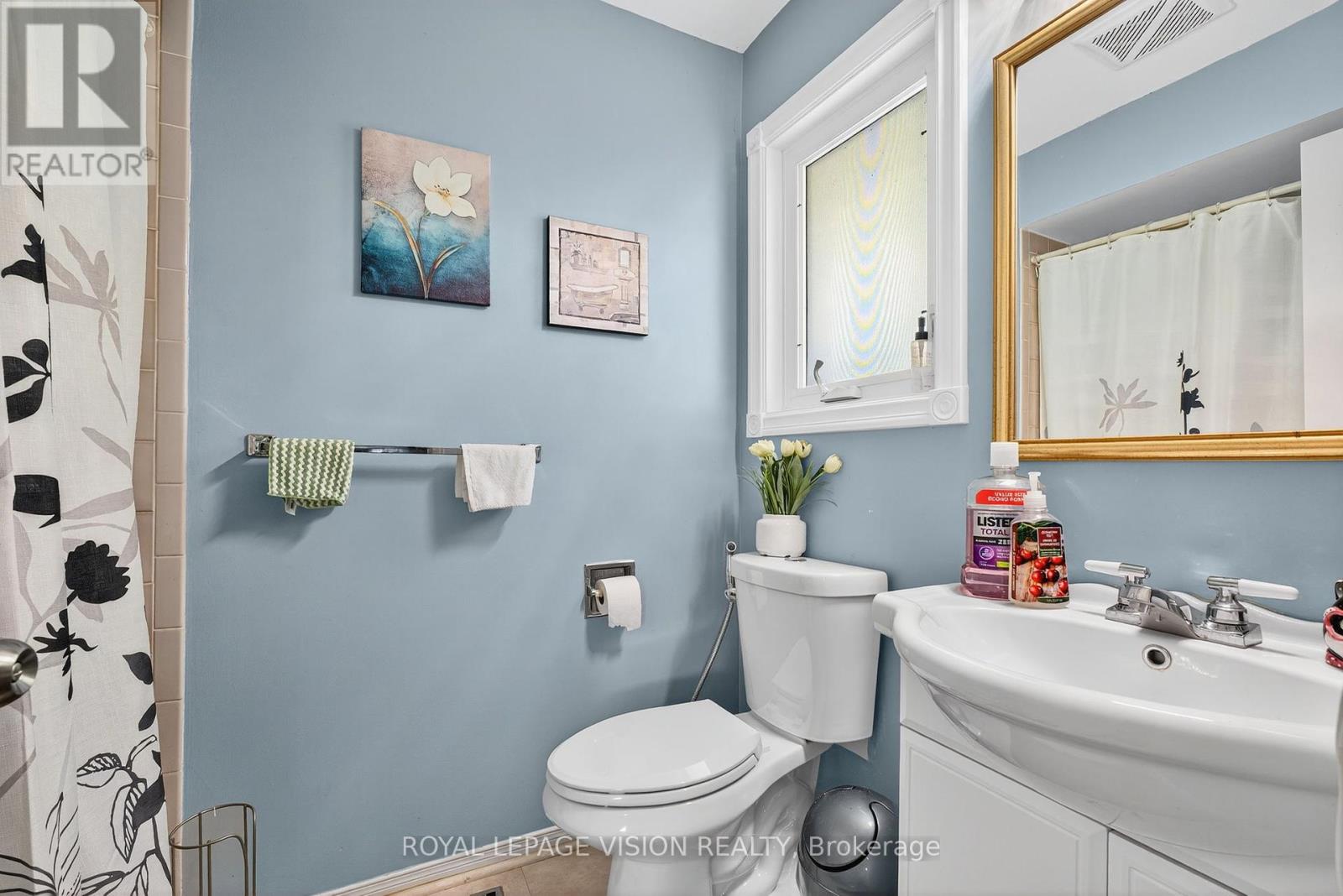 7 Montgomery Square, Brampton (Heart Lake East), Ontario  L6Z 3H3 - Photo 22 - W12392198