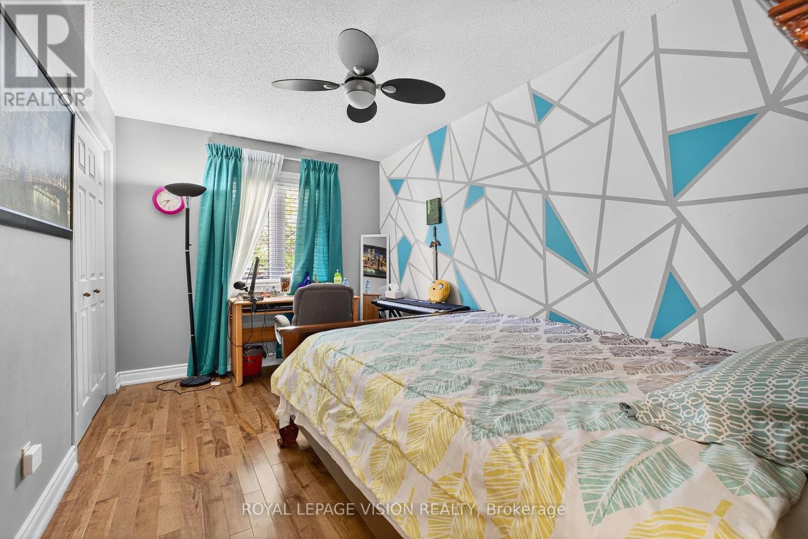 7 Montgomery Square, Brampton (Heart Lake East), Ontario  L6Z 3H3 - Photo 25 - W12392198
