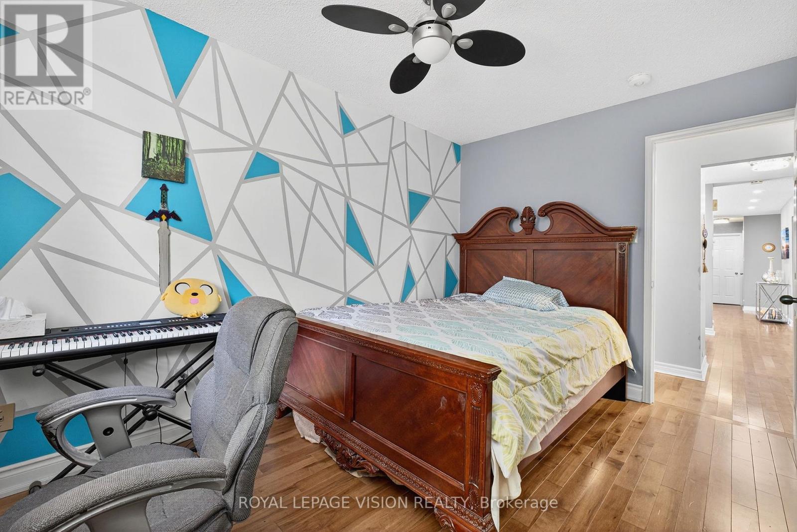 7 Montgomery Square, Brampton (Heart Lake East), Ontario  L6Z 3H3 - Photo 26 - W12392198
