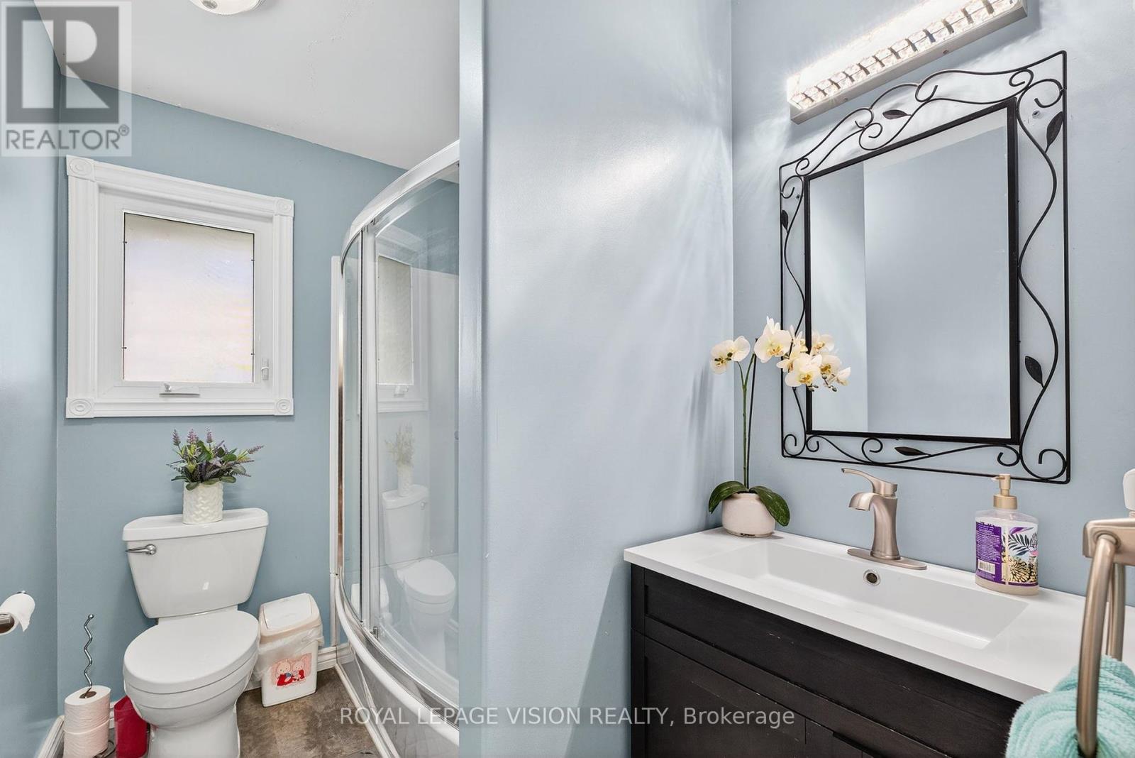 7 Montgomery Square, Brampton (Heart Lake East), Ontario  L6Z 3H3 - Photo 27 - W12392198