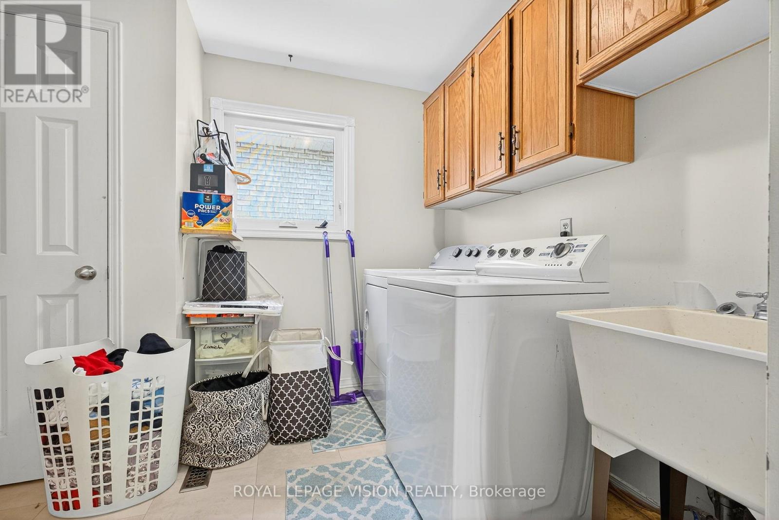7 Montgomery Square, Brampton (Heart Lake East), Ontario  L6Z 3H3 - Photo 28 - W12392198