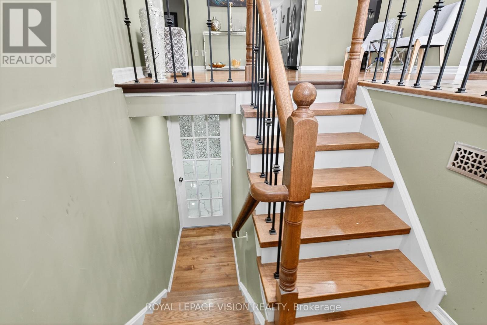 7 Montgomery Square, Brampton (Heart Lake East), Ontario  L6Z 3H3 - Photo 30 - W12392198