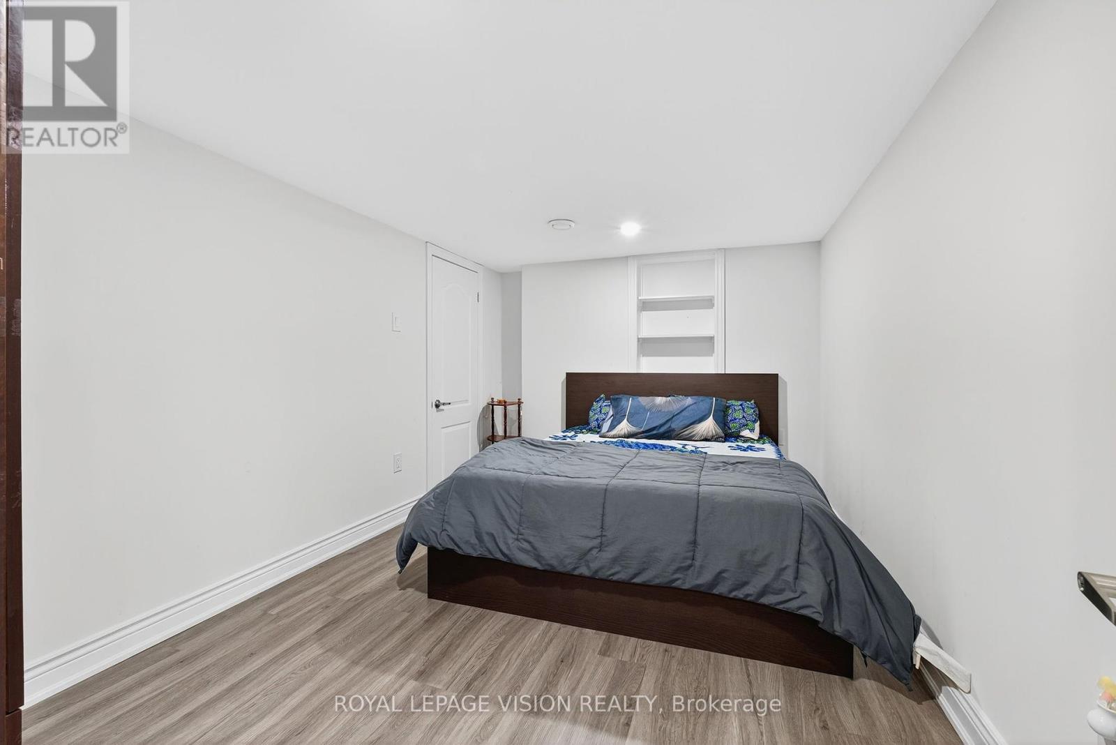7 Montgomery Square, Brampton (Heart Lake East), Ontario  L6Z 3H3 - Photo 35 - W12392198