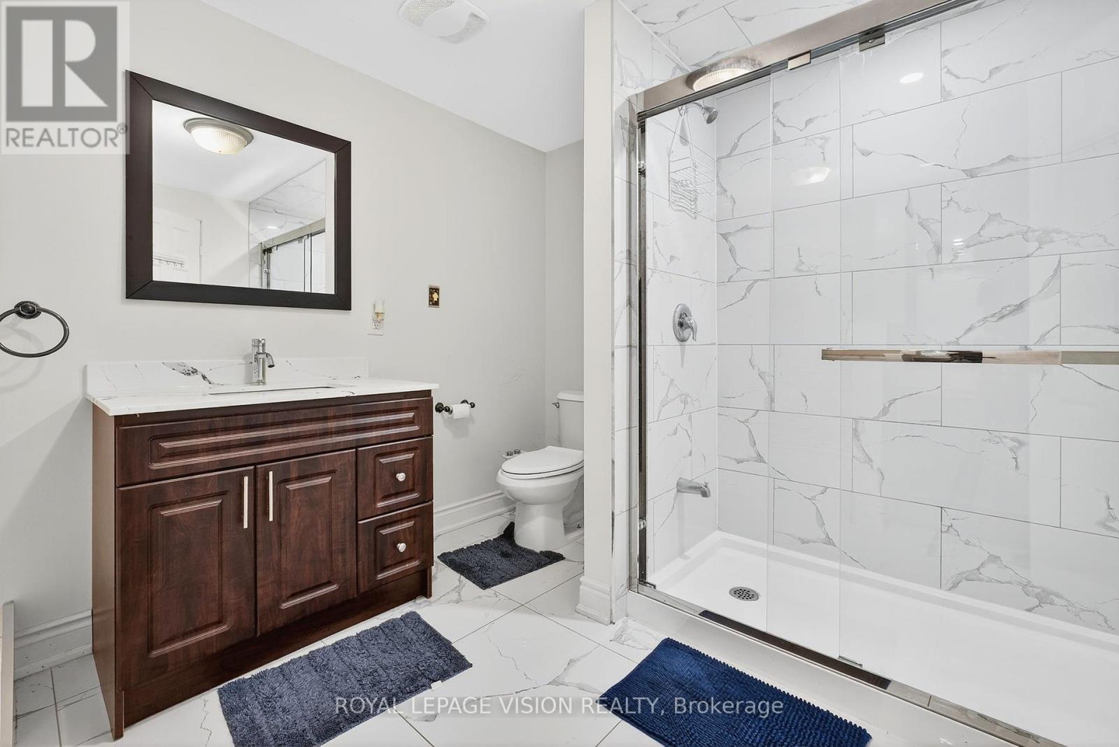 7 Montgomery Square, Brampton (Heart Lake East), Ontario  L6Z 3H3 - Photo 38 - W12392198