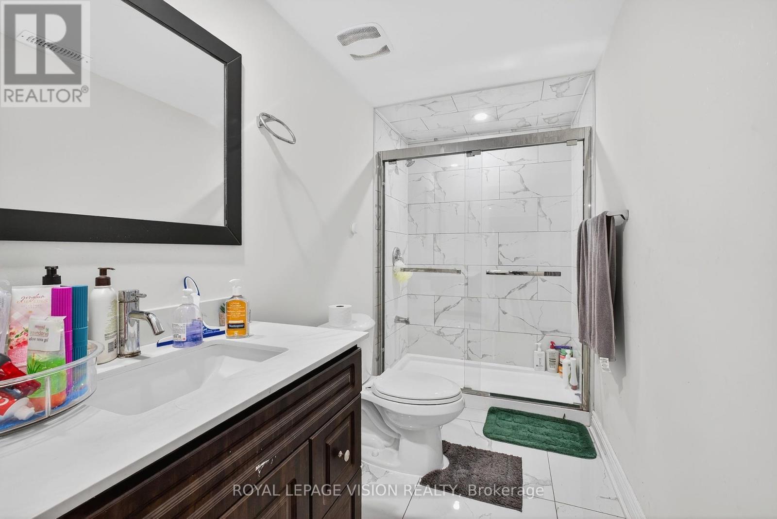 7 Montgomery Square, Brampton (Heart Lake East), Ontario  L6Z 3H3 - Photo 45 - W12392198