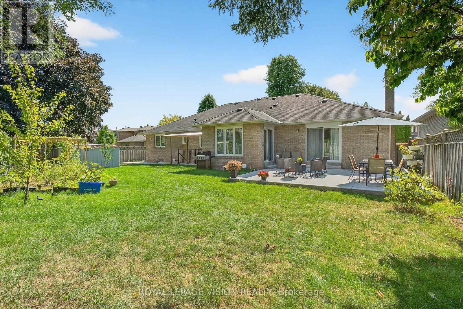 7 Montgomery Square, Brampton (Heart Lake East), Ontario  L6Z 3H3 - Photo 47 - W12392198