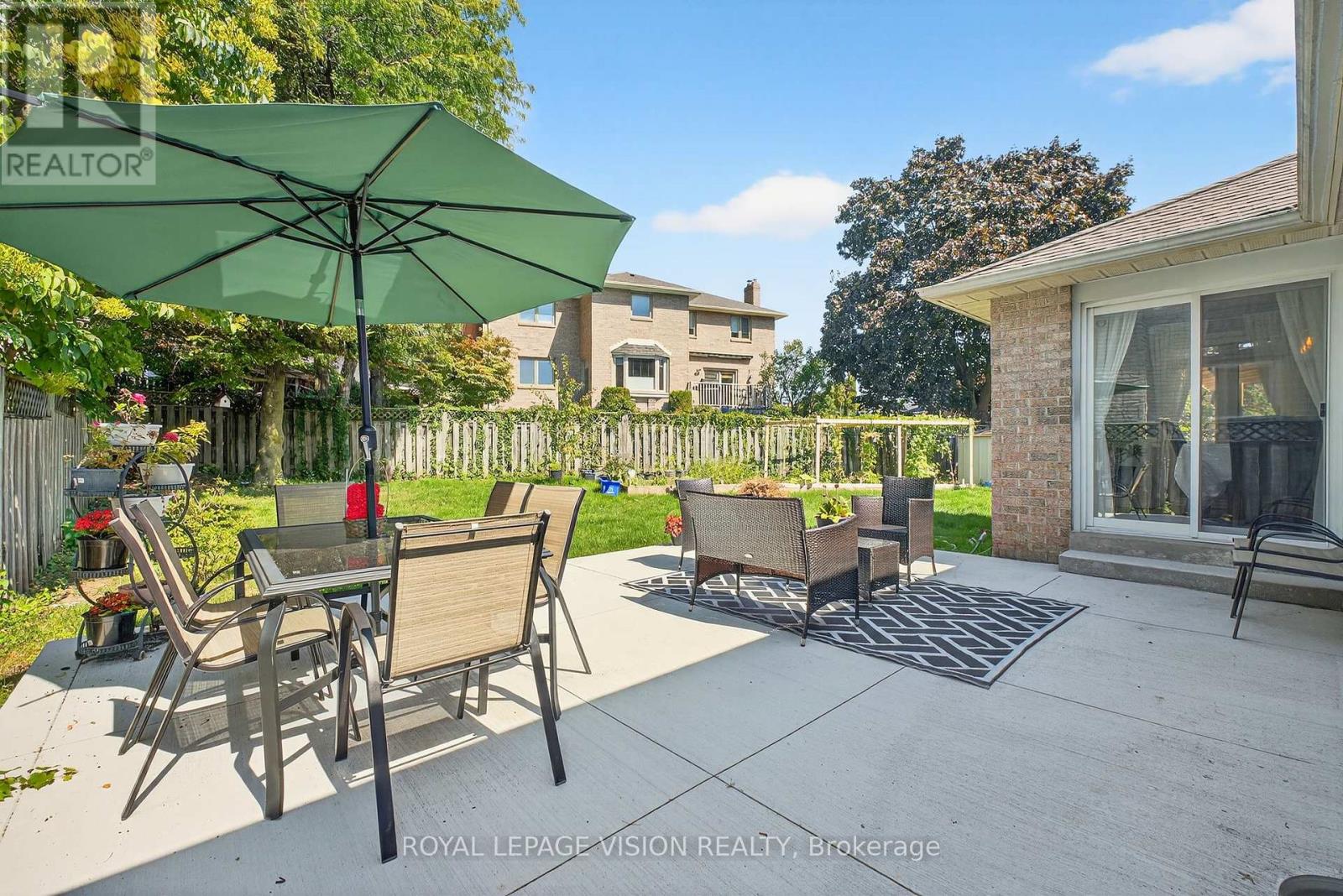 7 Montgomery Square, Brampton (Heart Lake East), Ontario  L6Z 3H3 - Photo 48 - W12392198