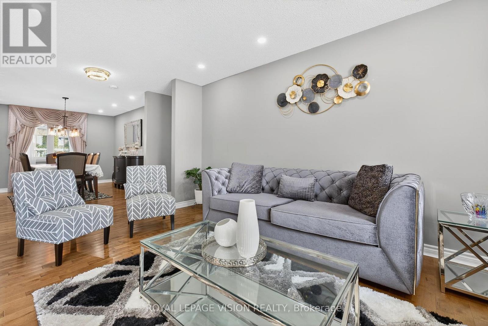 7 Montgomery Square, Brampton (Heart Lake East), Ontario  L6Z 3H3 - Photo 9 - W12392198