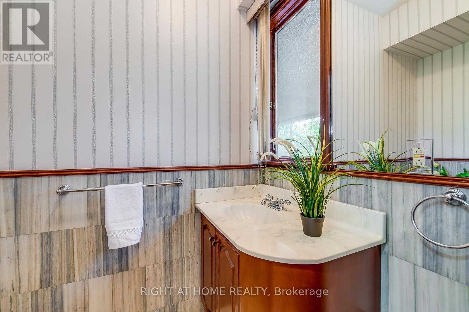 1 Farmer's Lane, Caledon (Bolton East), Ontario  L7E 3K1 - Photo 41 - W12392215