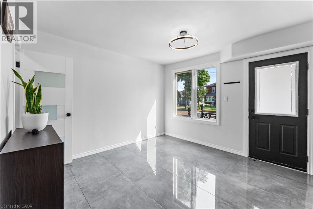 249 S Wallace Avenue S, Welland, Ontario  L3B 1R7 - Photo 13 - 40767305