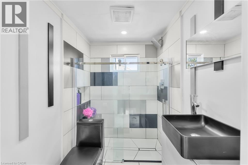 249 S Wallace Avenue S, Welland, Ontario  L3B 1R7 - Photo 26 - 40767305