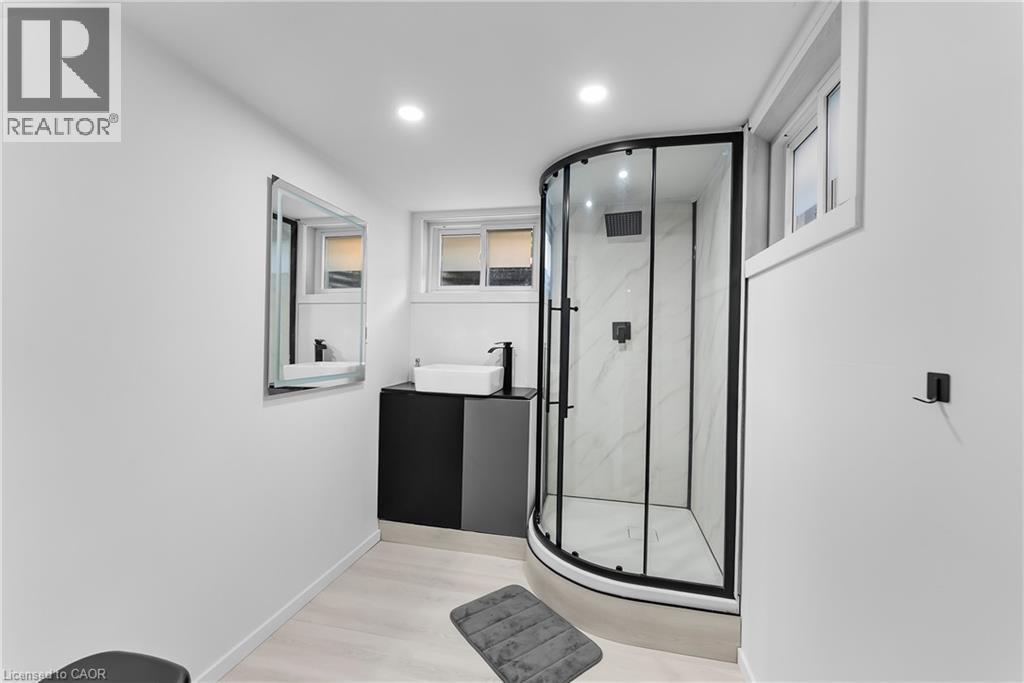 249 S Wallace Avenue S, Welland, Ontario  L3B 1R7 - Photo 31 - 40767305