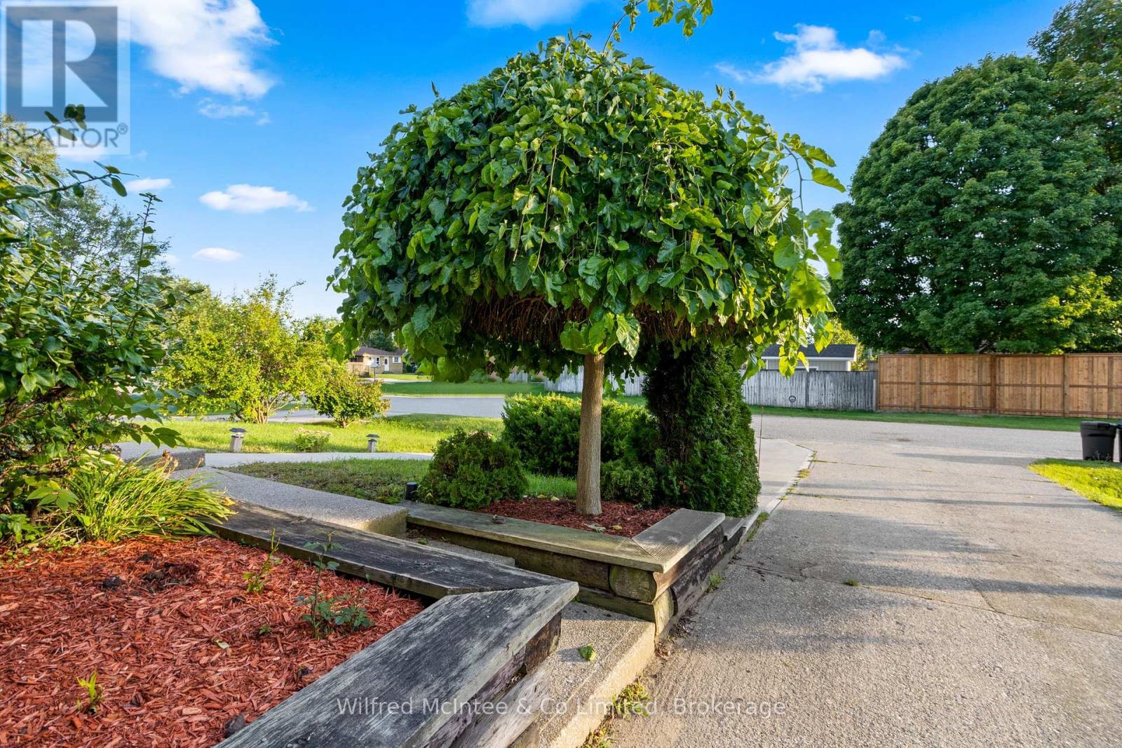517 Wales Drive, Saugeen Shores, Ontario  N0H 2C1 - Photo 4 - X12392311