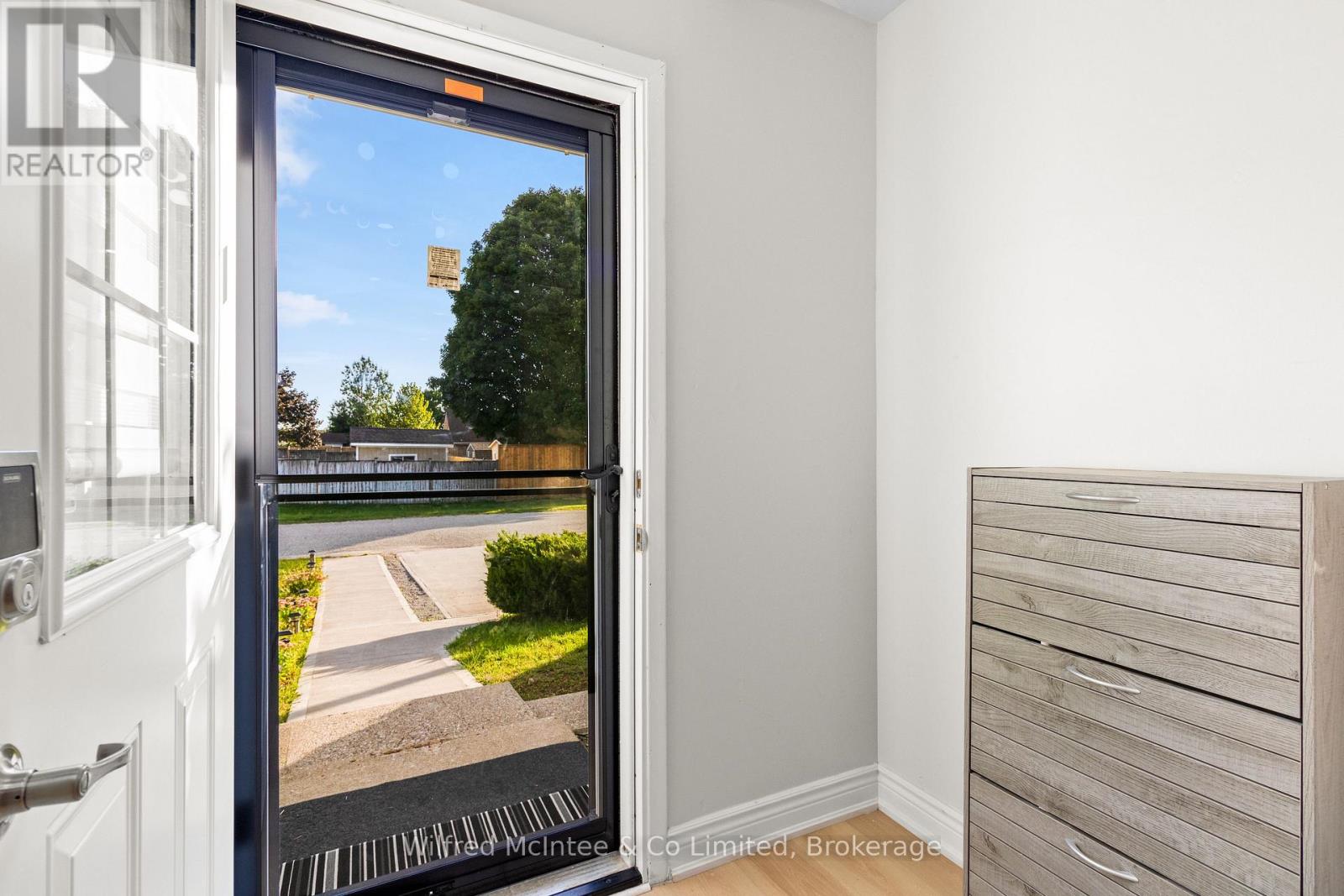 517 Wales Drive, Saugeen Shores, Ontario  N0H 2C1 - Photo 6 - X12392311