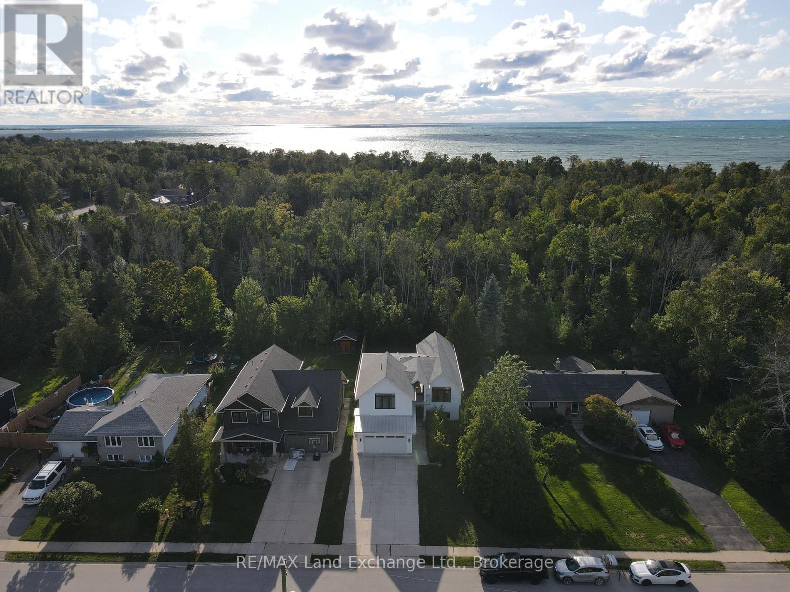 72 Ottawa Avenue, Saugeen Shores, Ontario  N0H 2L0 - Photo 2 - X12392358