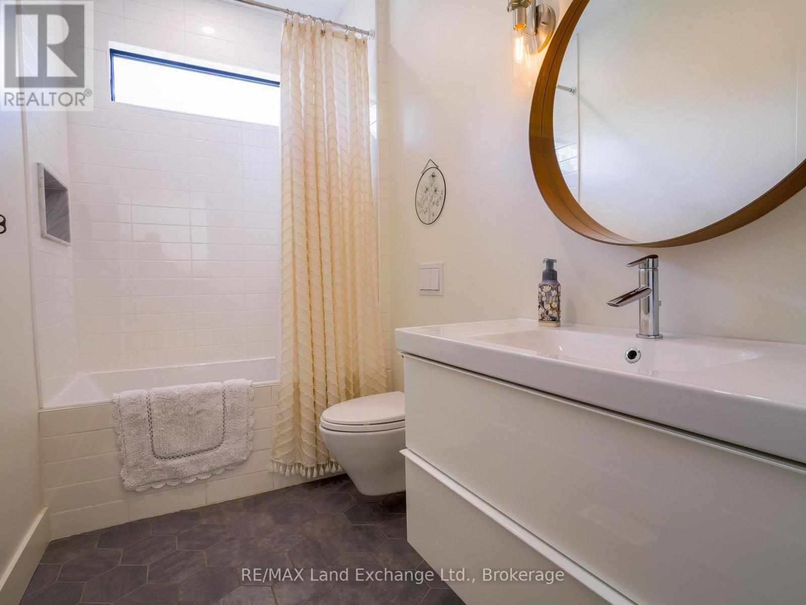 72 Ottawa Avenue, Saugeen Shores, Ontario  N0H 2L0 - Photo 23 - X12392358
