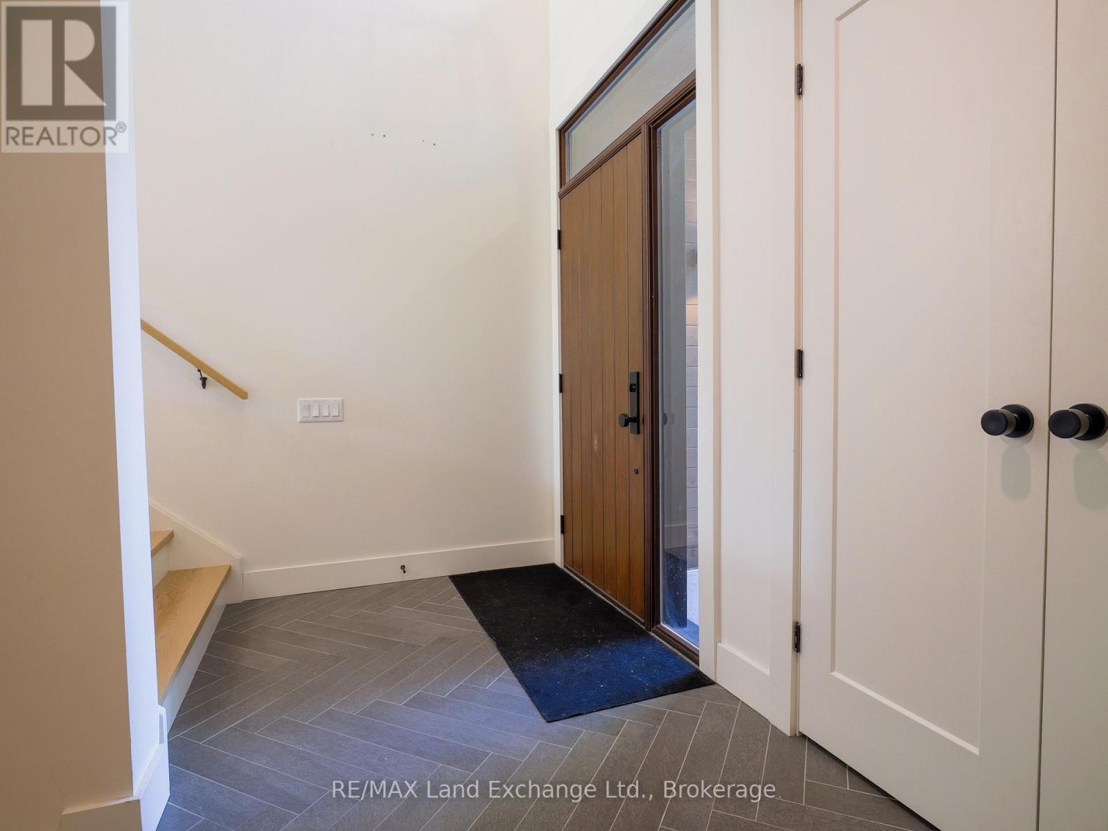 72 Ottawa Avenue, Saugeen Shores, Ontario  N0H 2L0 - Photo 3 - X12392358