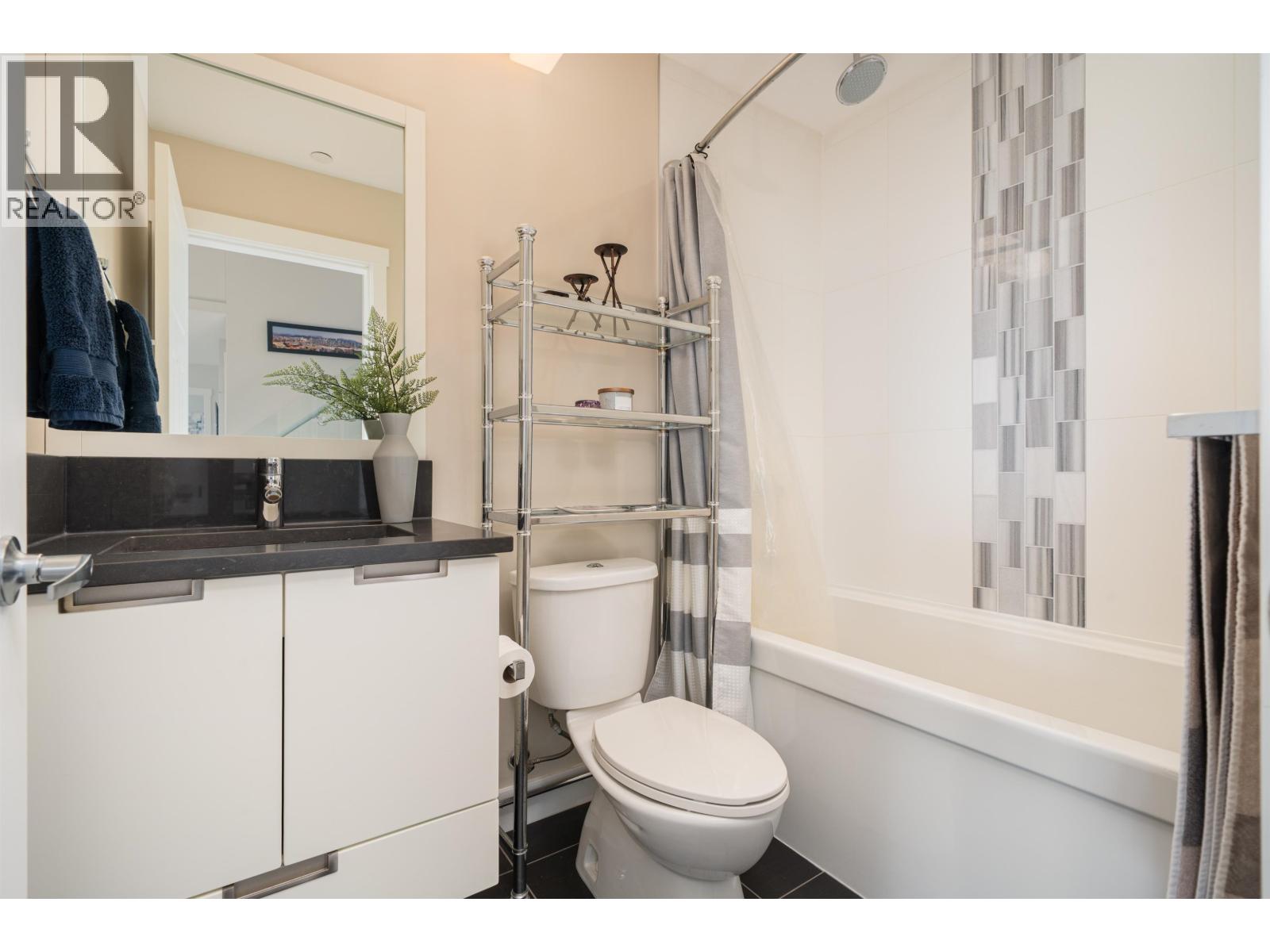 3401 2968 Glen Drive, Coquitlam, British Columbia  V3B 0C4 - Photo 16 - R3045644