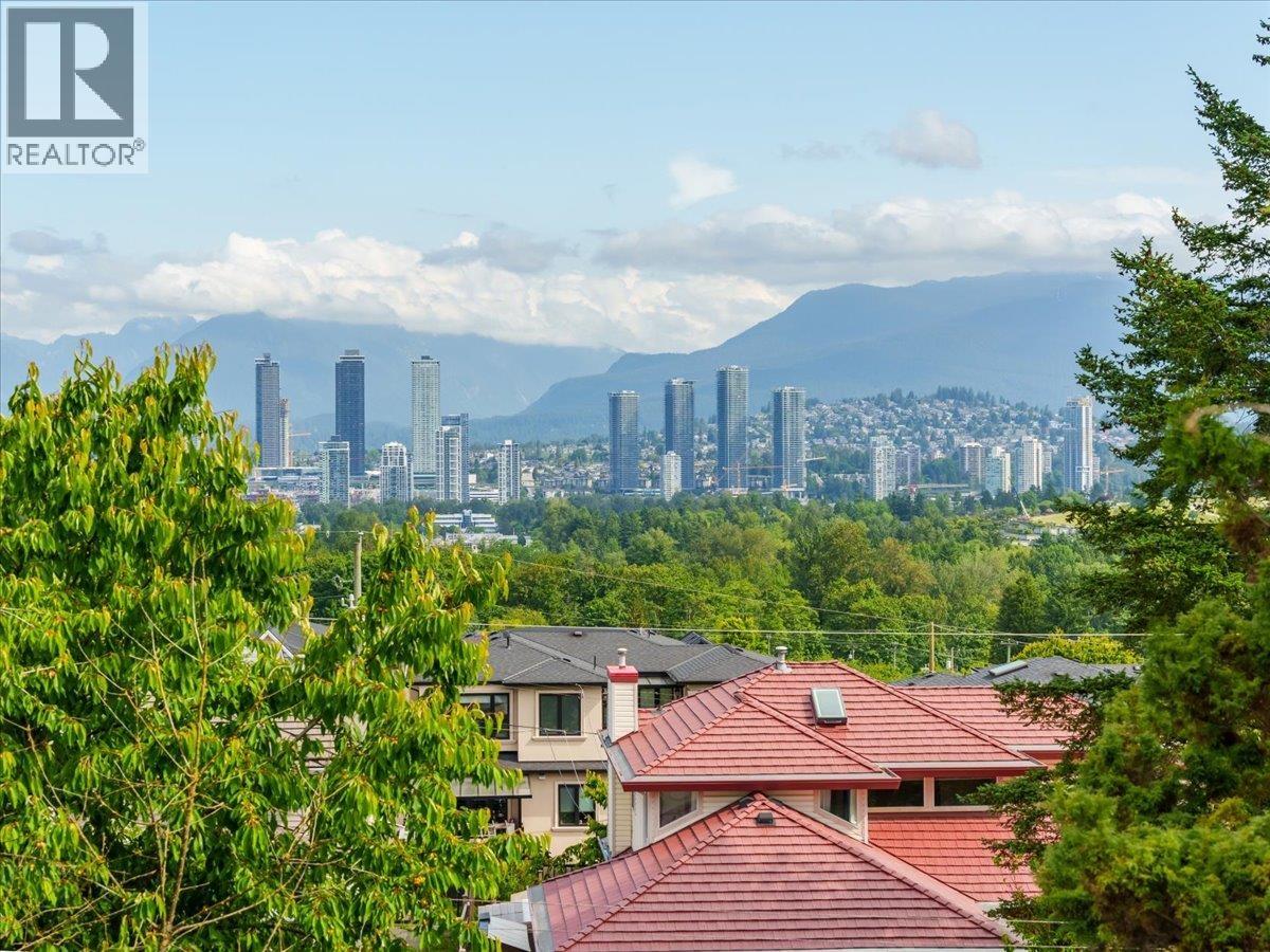 Property at 4660 BOND STREET image 2