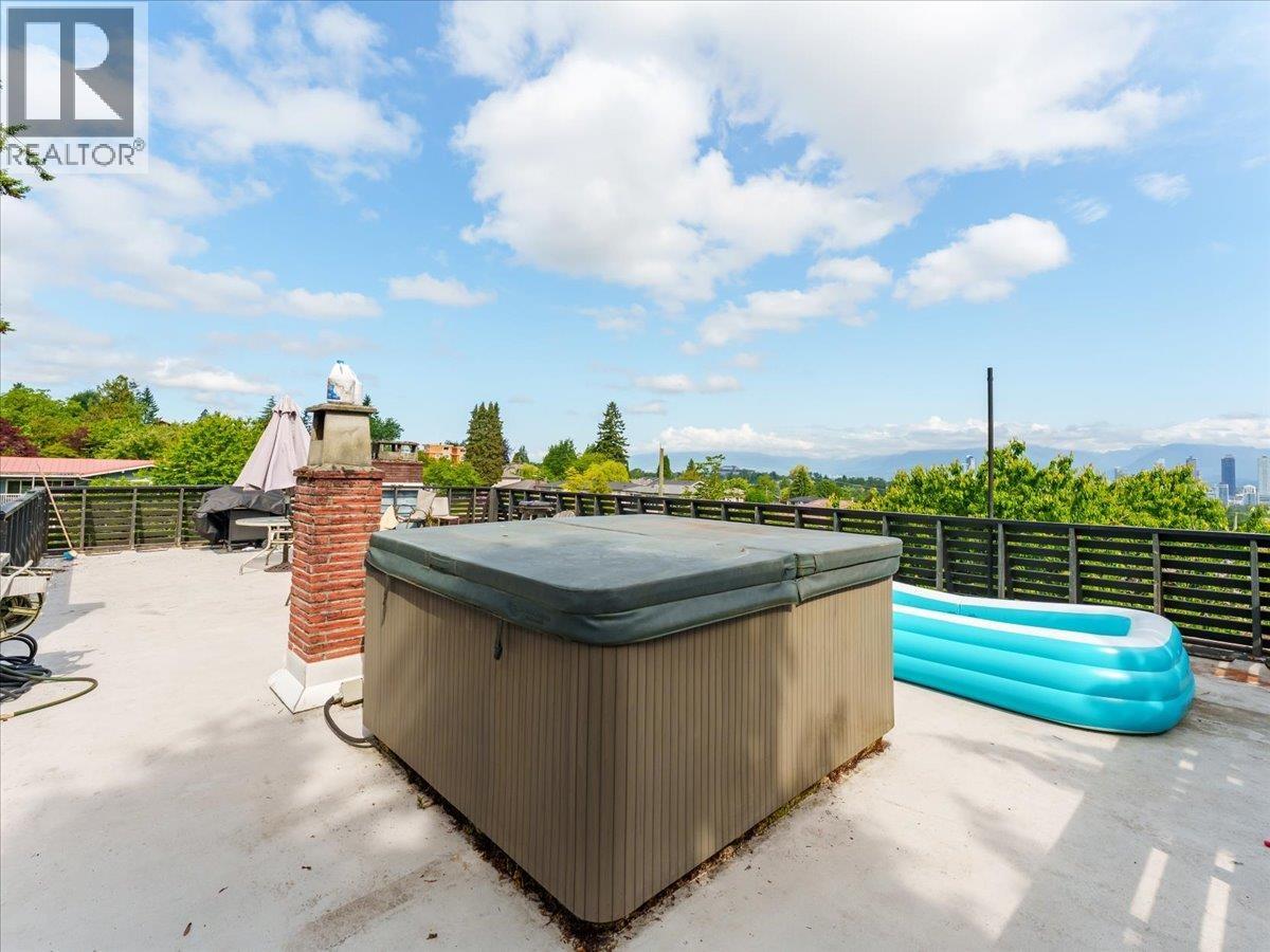 Property at 4660 BOND STREET image 3