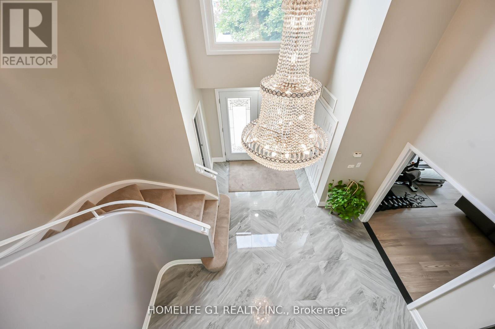 10 Douglas Place, Hamilton, Ontario  L8G 1M6 - Photo 15 - X12392164
