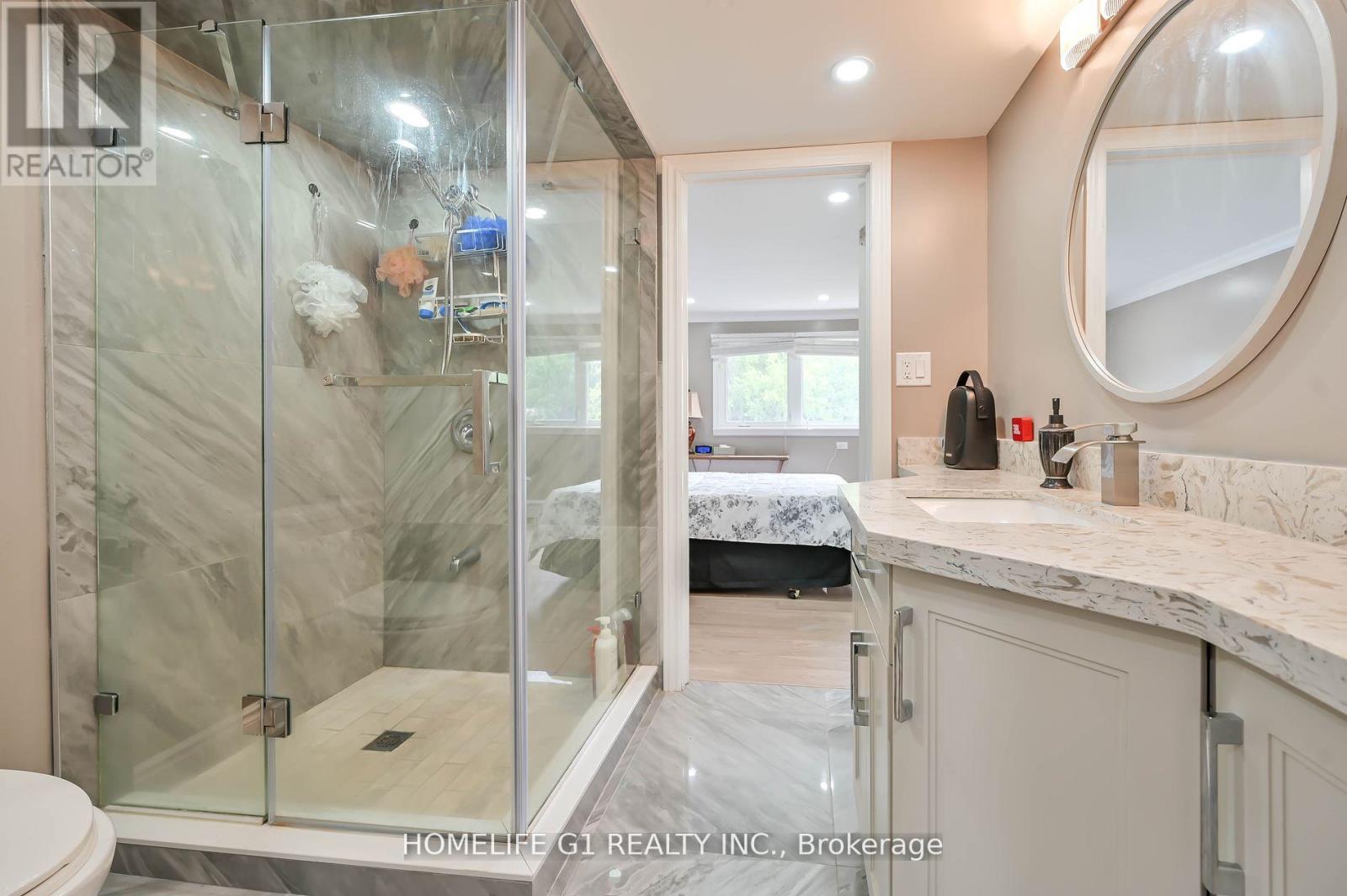 10 Douglas Place, Hamilton, Ontario  L8G 1M6 - Photo 32 - X12392164