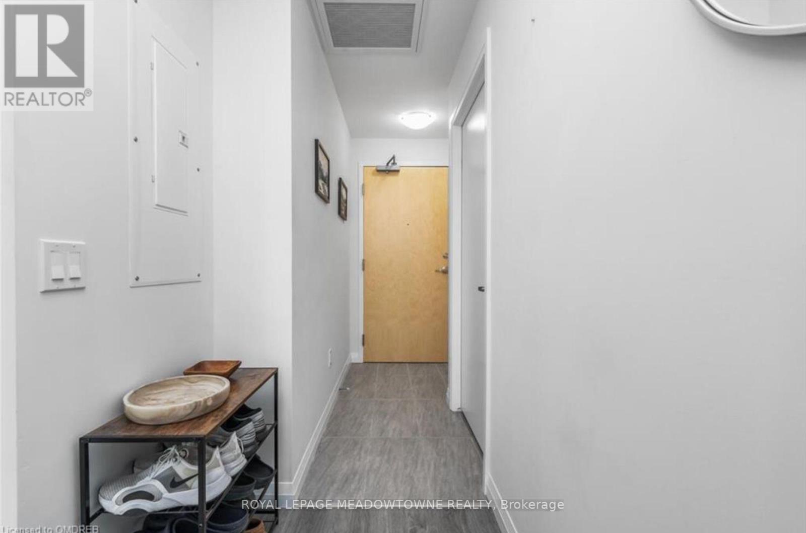 1206 - 60 Charles Street W, Kitchener, Ontario  N2G 0C9 - Photo 4 - X12392167