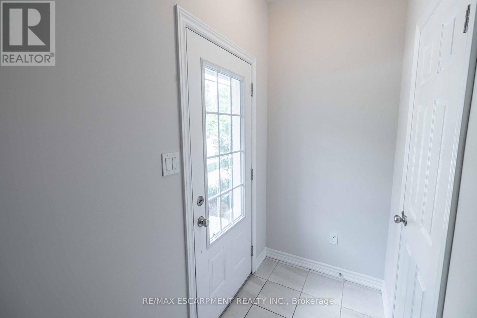 7 - 677 Park Road, Brantford, Ontario  N3R 0A2 - Photo 3 - X12392268