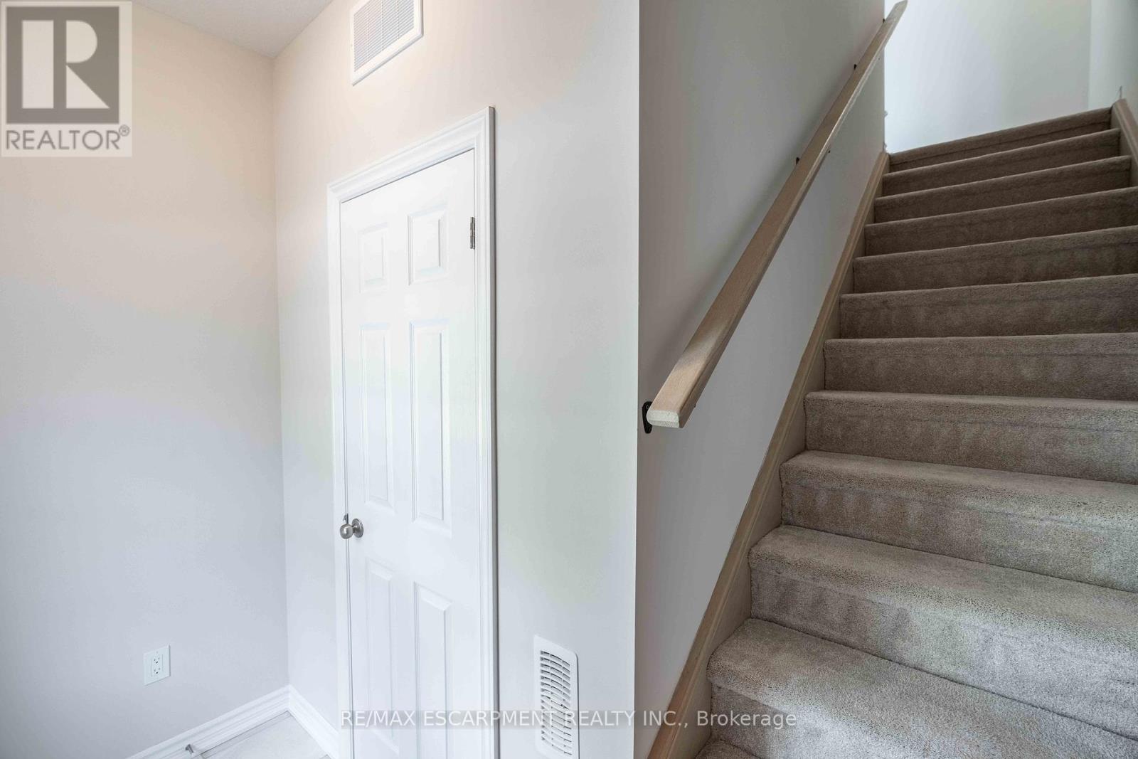 7 - 677 Park Road, Brantford, Ontario  N3R 0A2 - Photo 4 - X12392268