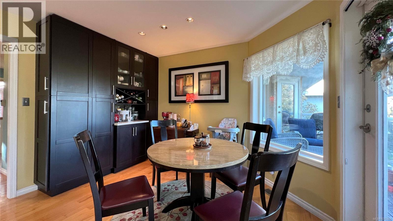Property at 986 Seapearl Pl image 5