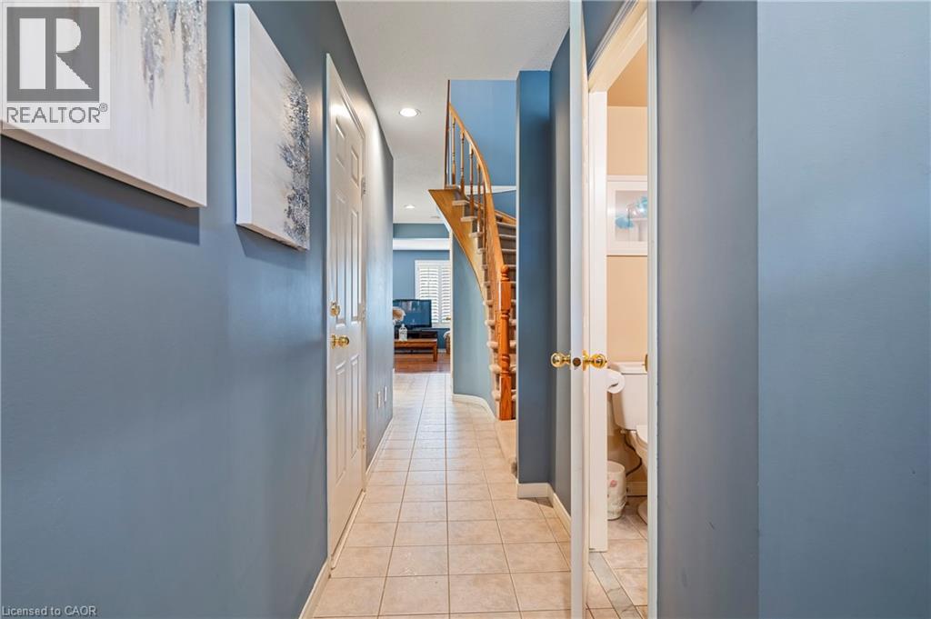 1809 Upper Wentworth Street Unit# 14, Hamilton, Ontario  L9B 2R9 - Photo 3 - 40767965