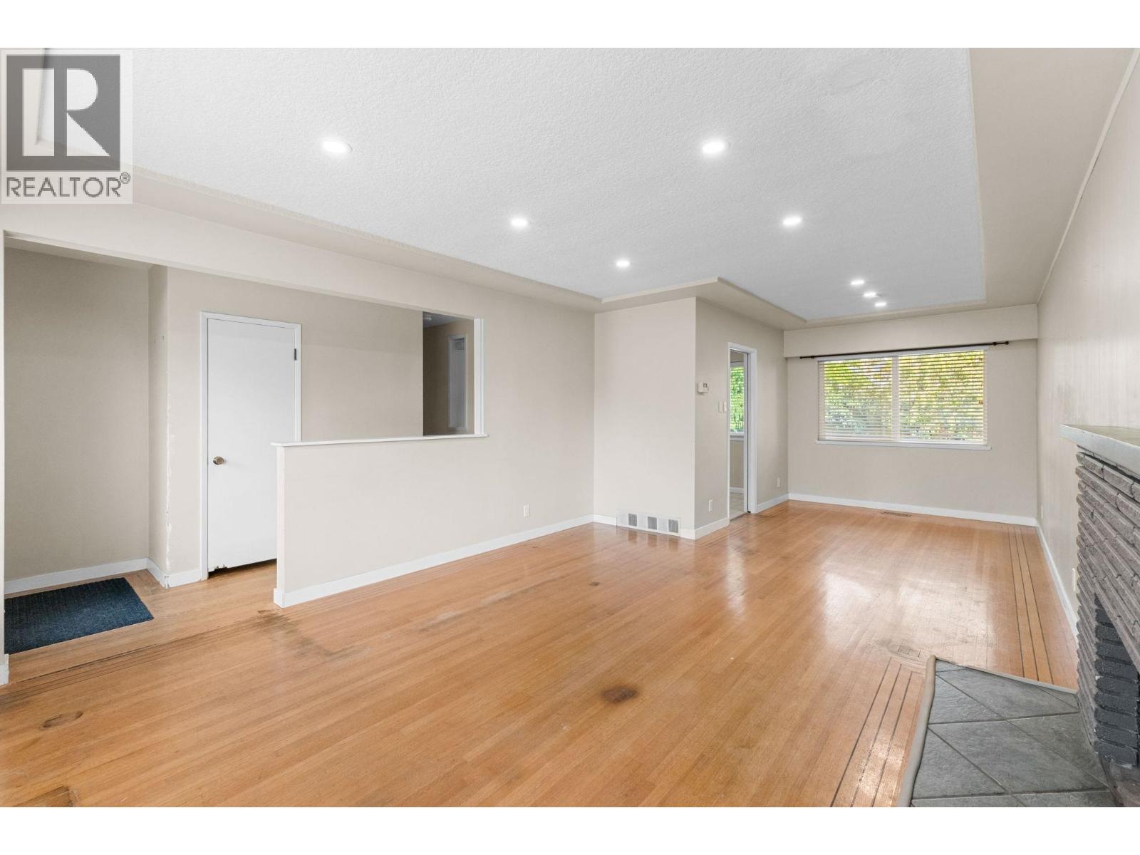 695 Newport Street, Coquitlam, British Columbia  V3J 3H7 - Photo 4 - R3043379