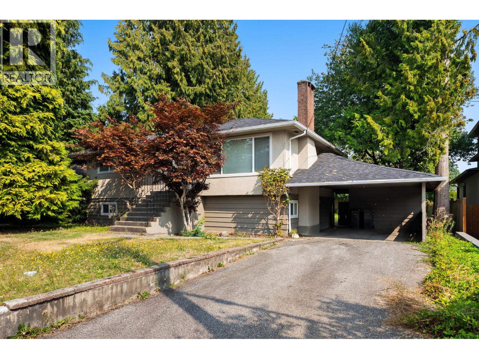 695 Newport Street, Coquitlam, British Columbia  V3J 3H7 - Photo 2 - R3043379
