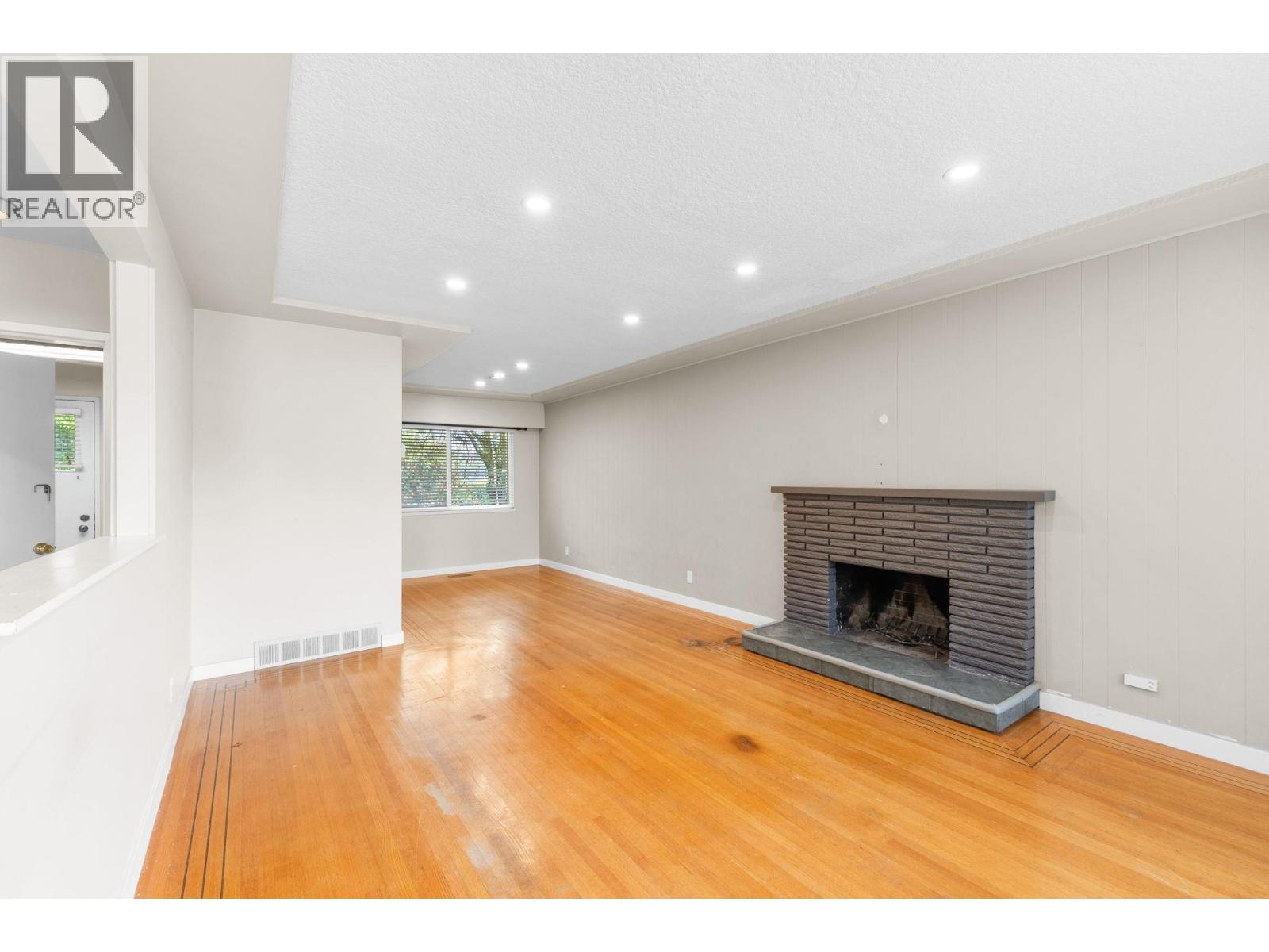 695 Newport Street, Coquitlam, British Columbia  V3J 3H7 - Photo 3 - R3043379