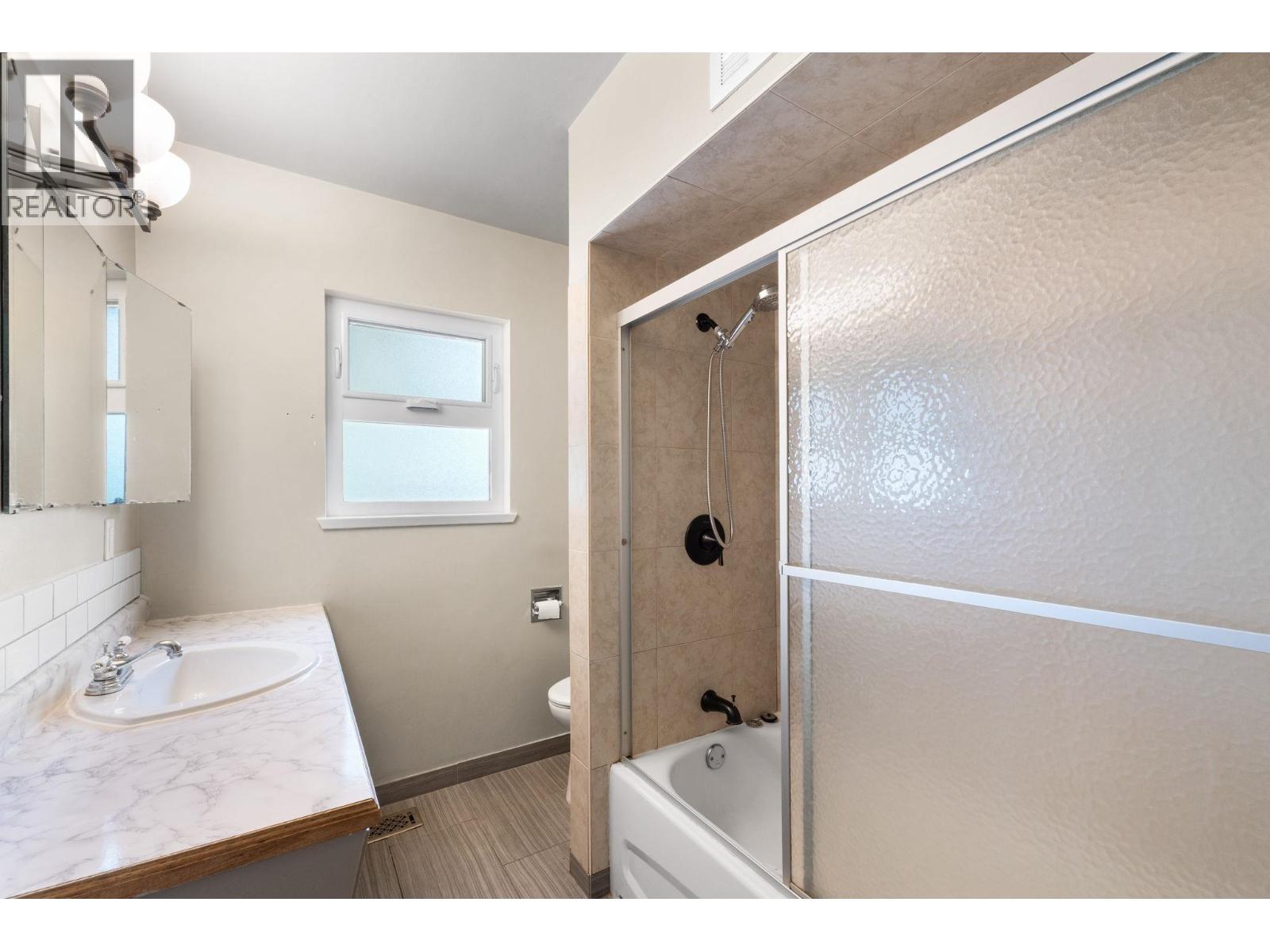 695 Newport Street, Coquitlam, British Columbia  V3J 3H7 - Photo 12 - R3043379