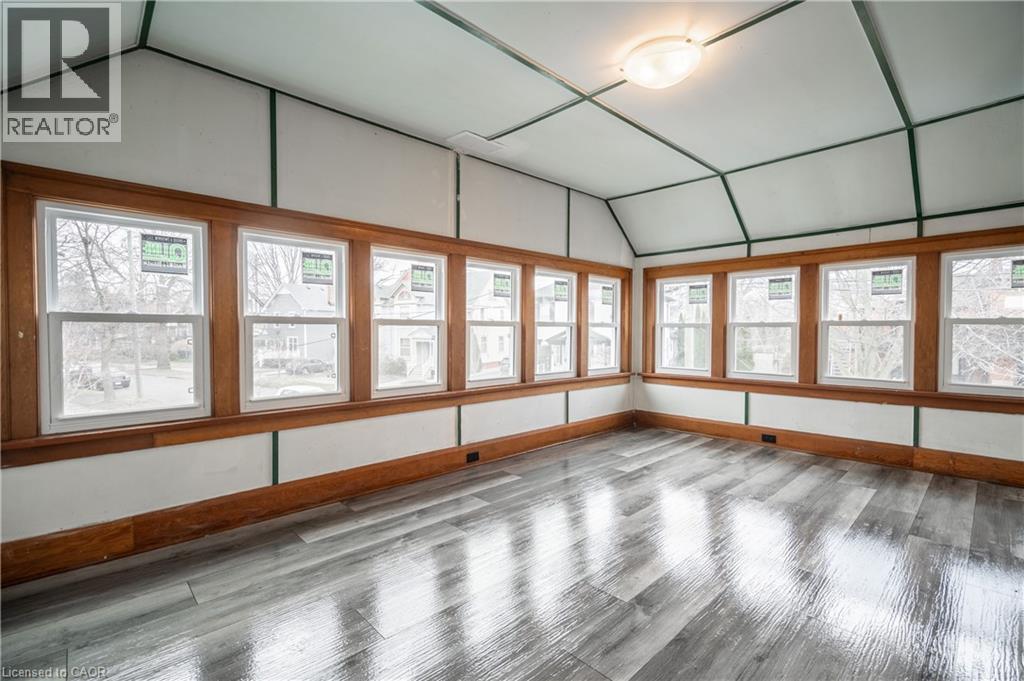 24 Welland Avenue Unit# Upper, St. Catharines, Ontario  L2R 2M3 - Photo 8 - 40768015