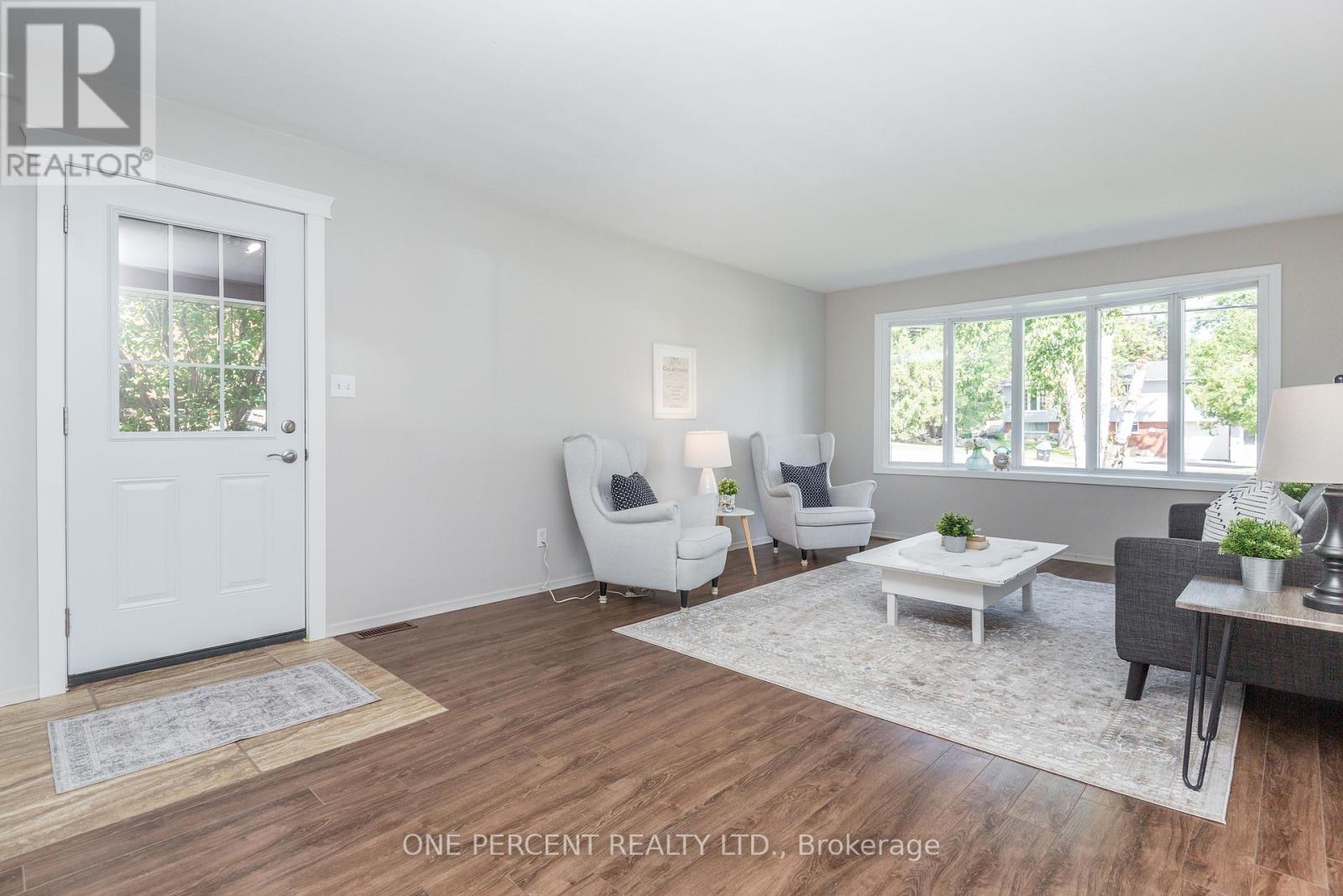 55 Fittons Road E, Orillia, Ontario  L3V 2J2 - Photo 8 - S12287132