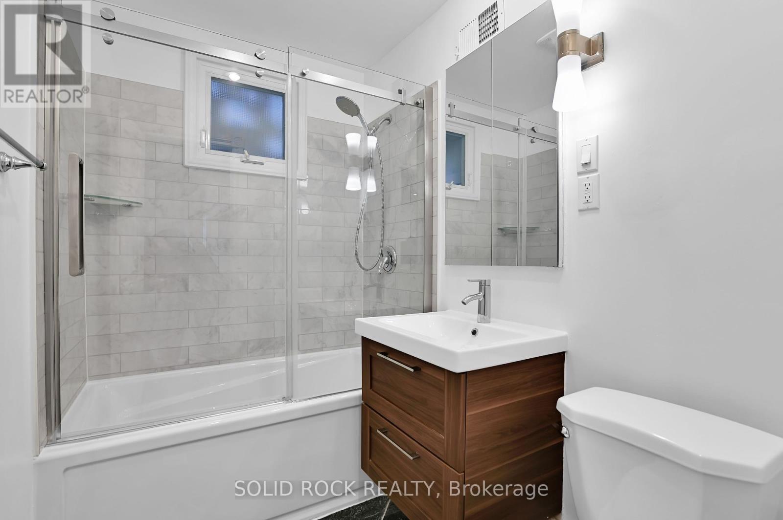 B - 193 Glynn Avenue, Ottawa, Ontario  K1K 1S4 - Photo 10 - X12392417