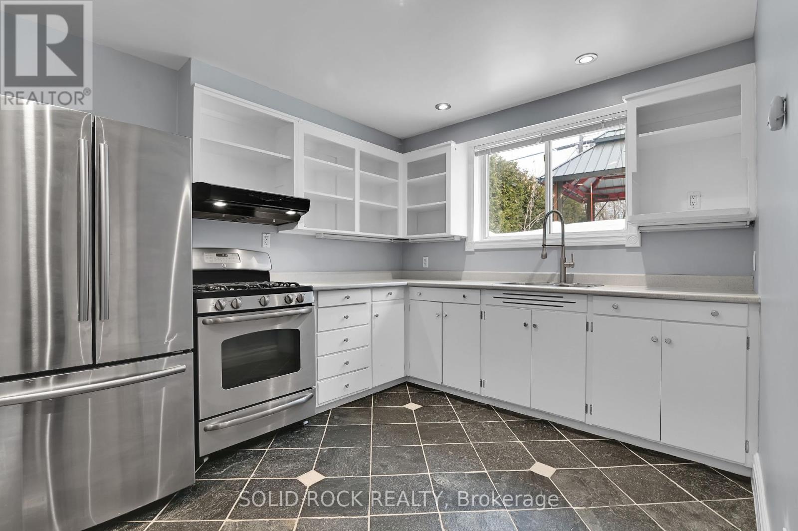 B - 193 Glynn Avenue, Ottawa, Ontario  K1K 1S4 - Photo 13 - X12392417