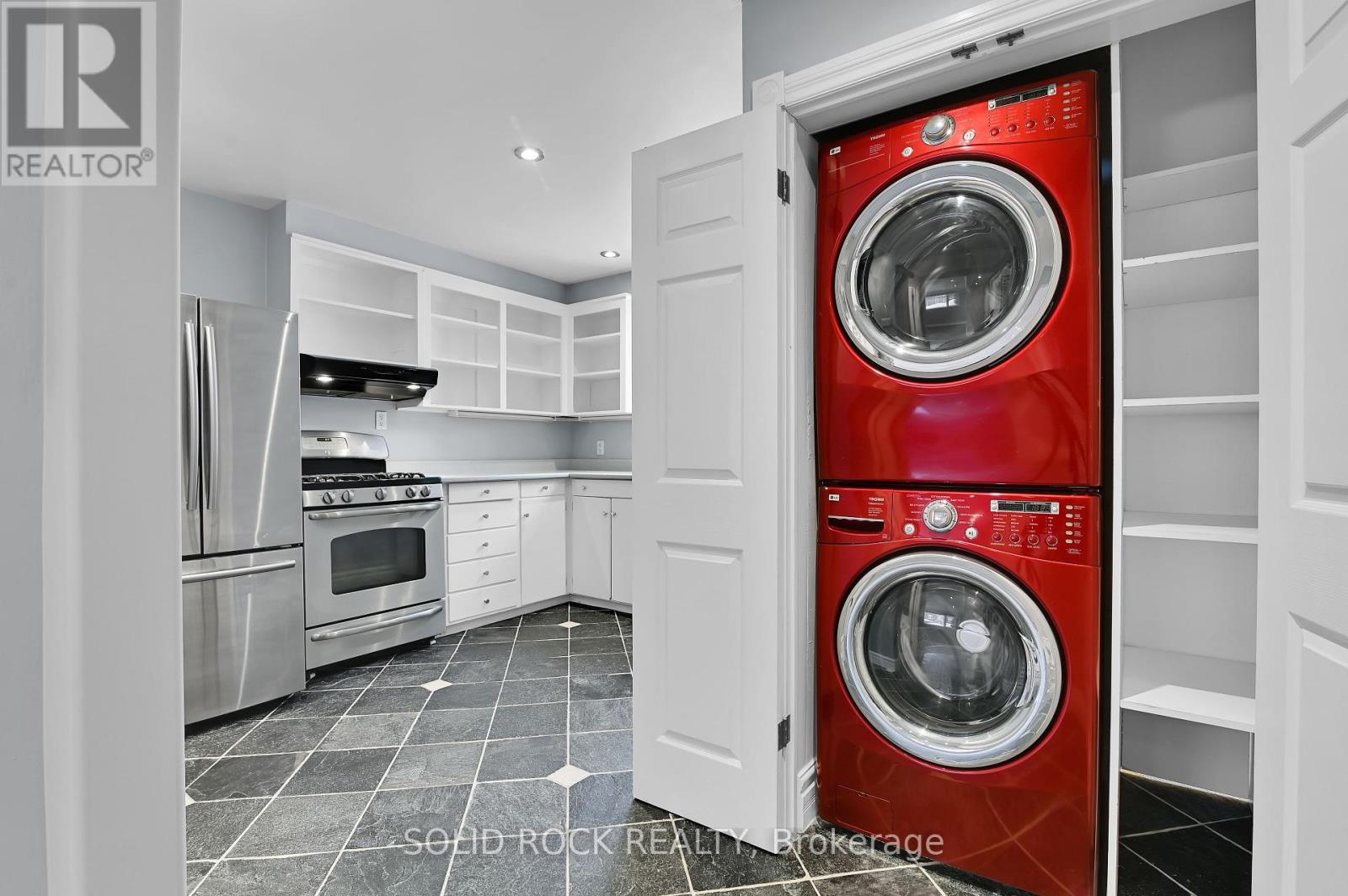 B - 193 Glynn Avenue, Ottawa, Ontario  K1K 1S4 - Photo 15 - X12392417